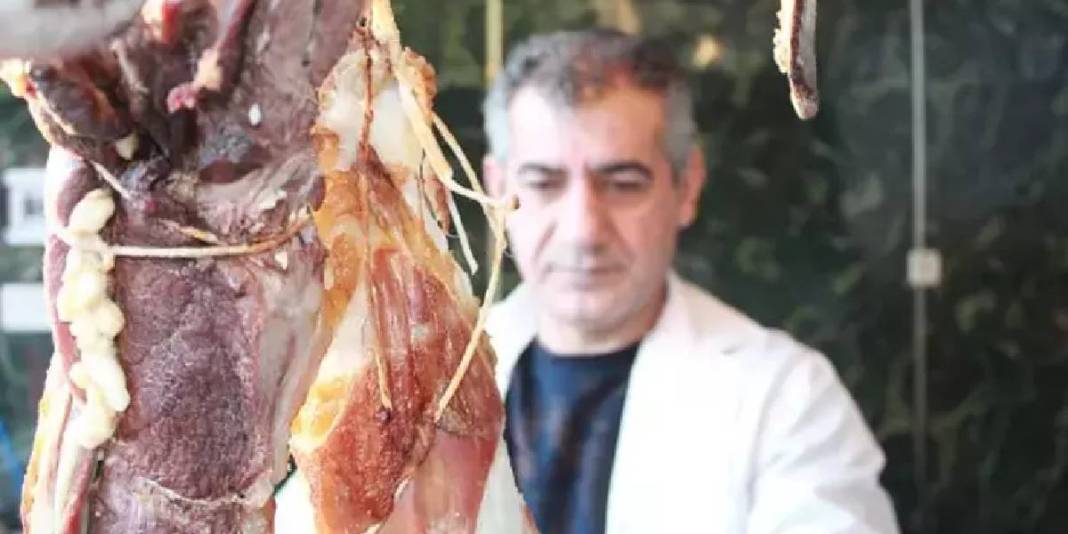 3 metrelik tandırlarda pişiyor: Tescilli büryan iftarın vazgeçilmezi oluyor 2